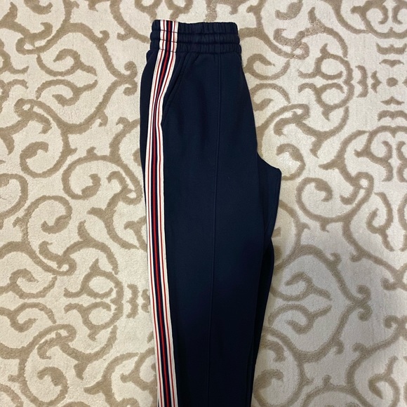 TNA Iconic Sweatpant - Picture 3 of 6